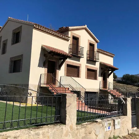 Casa De Las Viñas 1 Y 2 Сasa de vacaciones Navaluenga